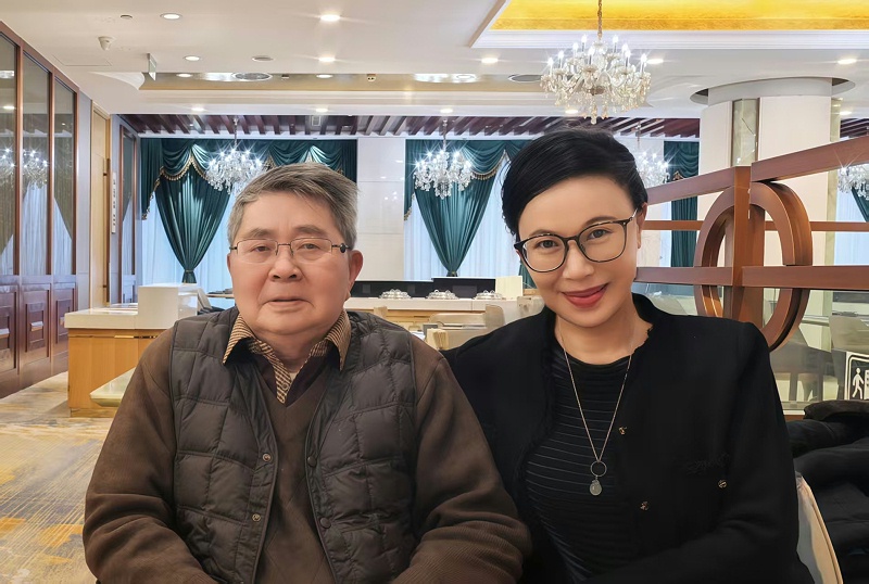 作者与杨匡汉合影